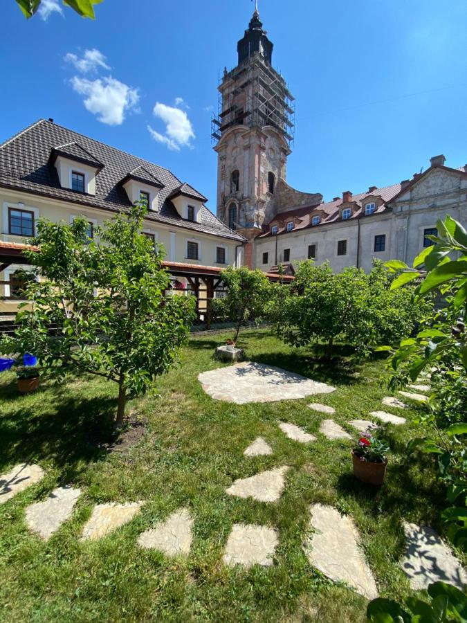 Spadok Hotel Kamjanets-Podilsky Buitenkant foto